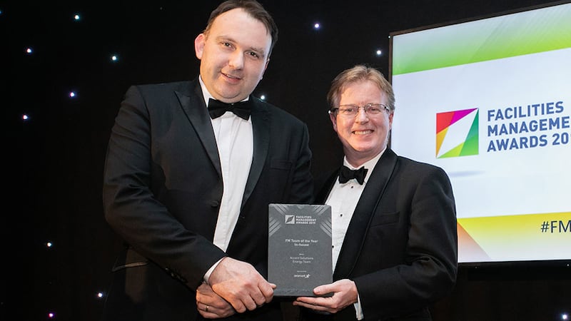 Ray Taylor, Operations Director, Aramark Workplace Solutions presents the FM Team of the Year - In-house award to Michael Garland, Accent Solutions.