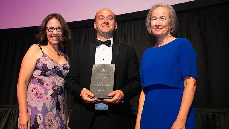 Brendan O'Riordan, CEO, Zutec presents the International Architecture Award to Anne Fletcher & Luise Volschenk, Coady Architects.