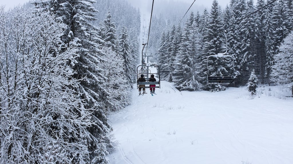 With its legendary “après-ski” activities, skiing is another good bet for singles looking for fun