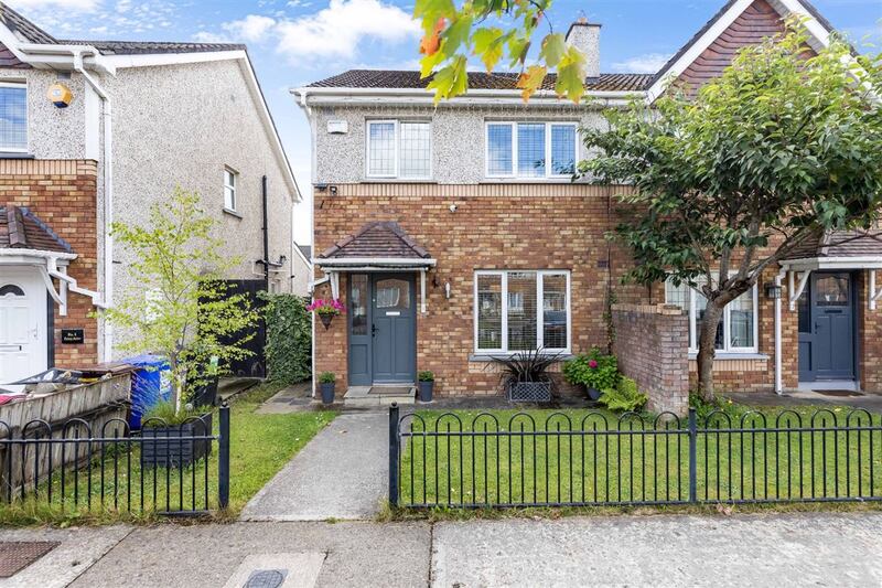 8 Priory Drive offers an attractive downsizing option for those who want to be close to the action