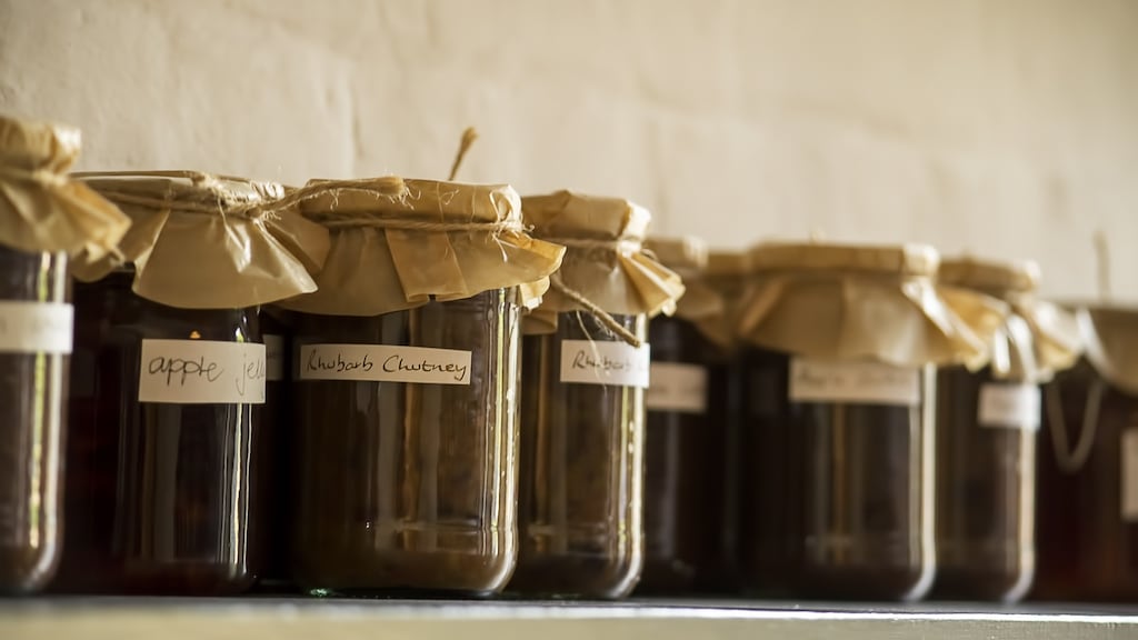 Apple-and-date chutney: a great side to curries, cheeses, bean burgers and cold meats.
