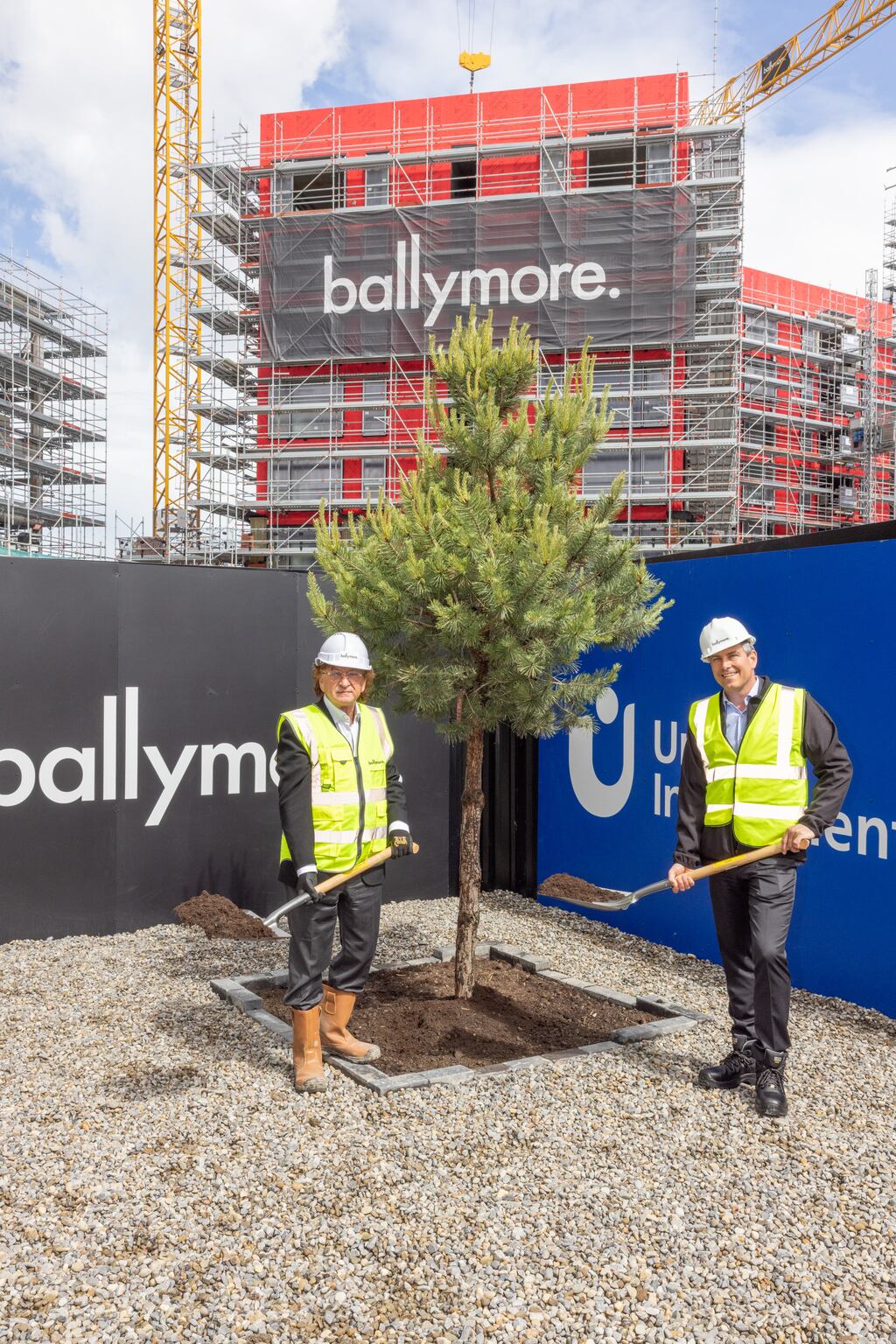 Sean Mulryan, Ballymore chairman and group CEO, and Martin Schellein, Union Investment's head of investment management Europe,  at the 8th Lock apartment scheme. Photograph: Naoise Culhane
