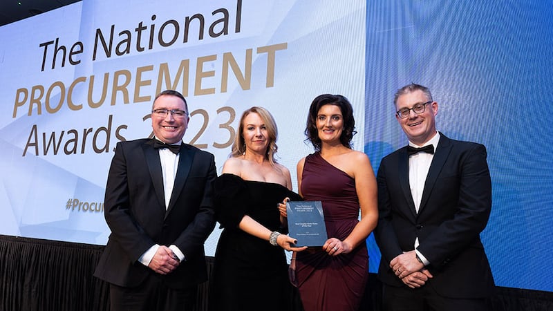 Lisa Murray, sourcing director at Verizon, presents the best supply chain team of the year award to Pfizer Ireland Pharmaceuticals team