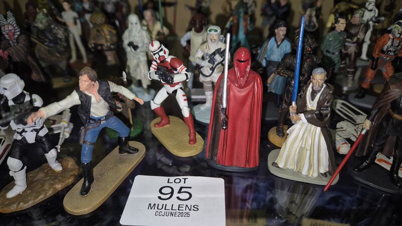 A collection of Star Wars figurines. Estimate: €80-€120
