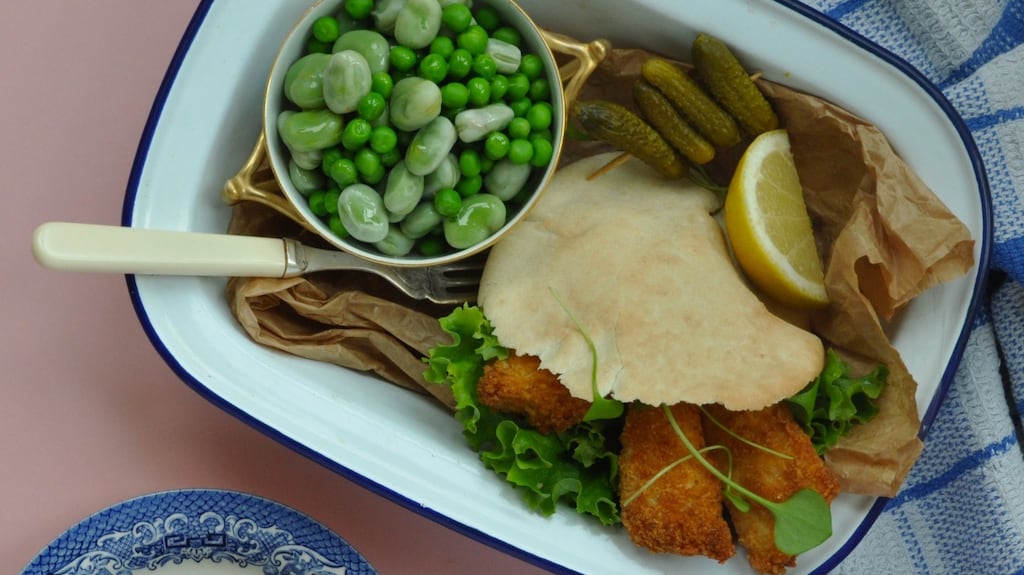 Fish finger pitas with green beans, peas and broad beans, gherkins and Marie Rose sauce