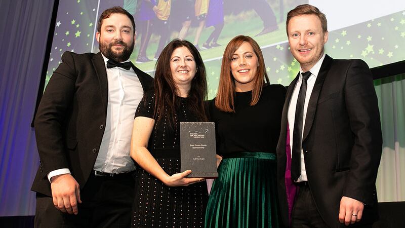 Sarah Rooney, Associate Director, Amárach Research, presents the Best Grass Roots Sponsorship award to Colm Finnegan, IRFU, Audrey O’Brien & Rob Hyland, Aldi Ireland.
