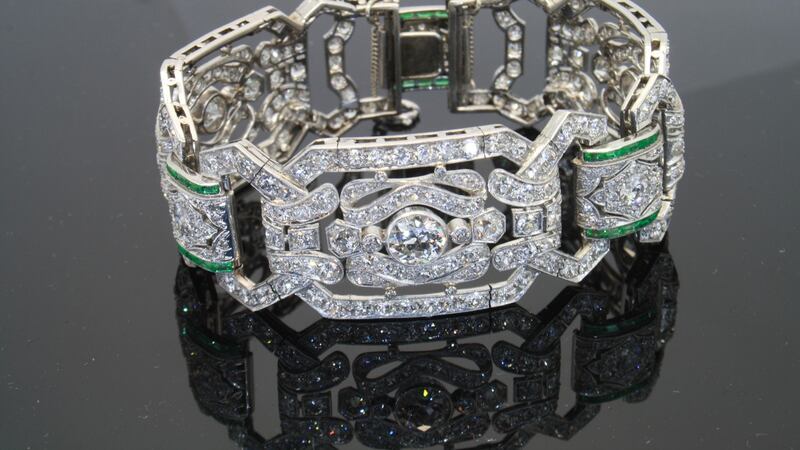 1905 Diamond and Emerald bracelet 15 carats in total (€49,000), Weldons, Clarendon Street.