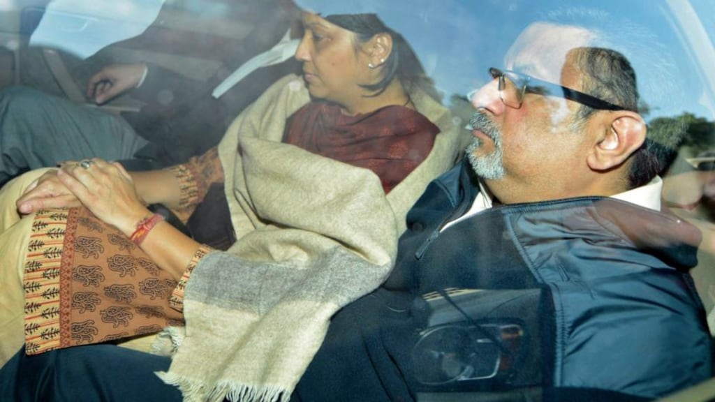 Dentists Rajesh Talwar (R) and wife Nupur are taken to court in Ghaziabad, on the outskirts of New Delhi.