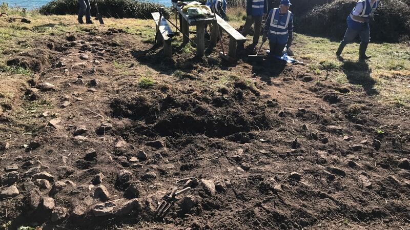 The letter ‘R’ emerges