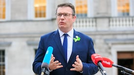 ‘Huge’ difference between ‘bloody visors’ and ‘proper masks,’ Kelly tells Dáil