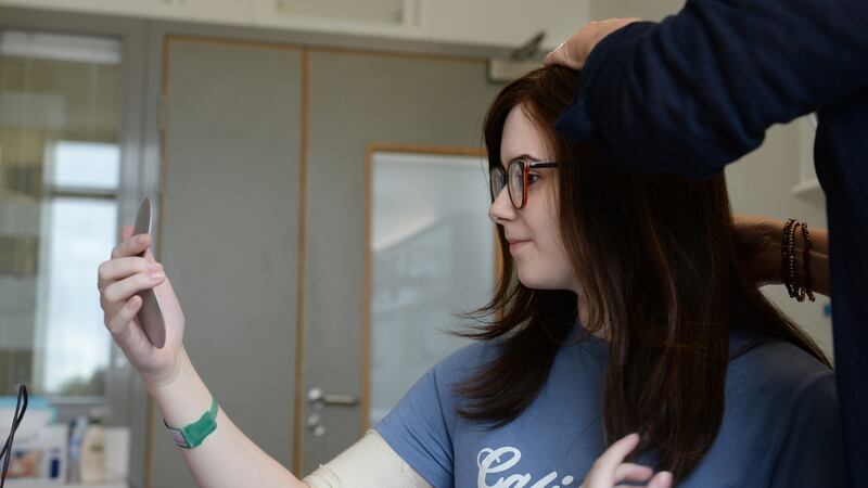 Niamh Flanagan (19) in the Mater hospital, Dublin, being fitted with a wig by Anne Roche.Photograph: Dara MacDónaill/The Irish Times