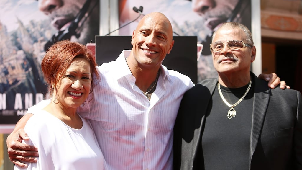 Dwayne “The Rock” Johnson (c) with his mother Ata and father Rocky. Photo: Michael Tran/FilmMagic