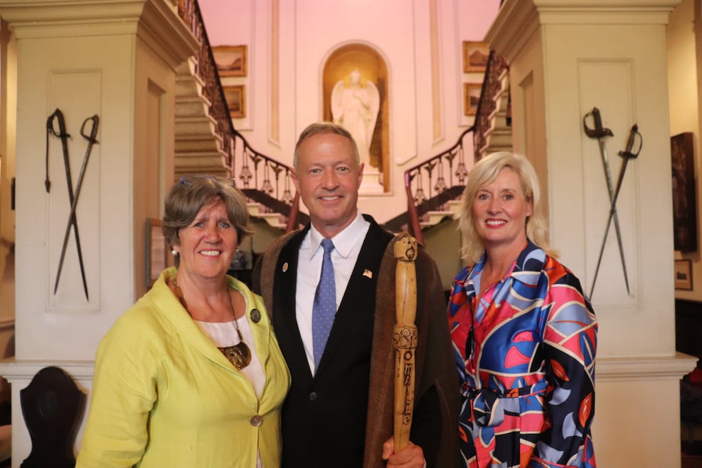 Martin O’Malley, with Ellen Dunlop O’Malley (left), and incoming Chieftain, Nano O’Malley McMahon. Photograph: Tommy Stenson/TV Ireland