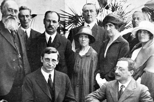 Truce and Treaty: Why did de Valera not lead the delegation sent to London?
