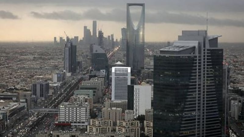 Abu Dhabi considering bond sale to plug budget deficit