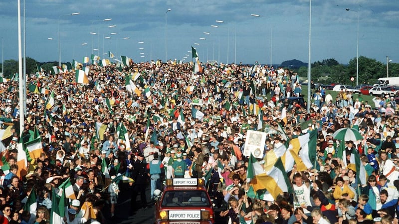 The road opened out onto the dual-carriageway to reveal the breathtaking sight of hordes of spectators completely covering the large Swords roundabout.
