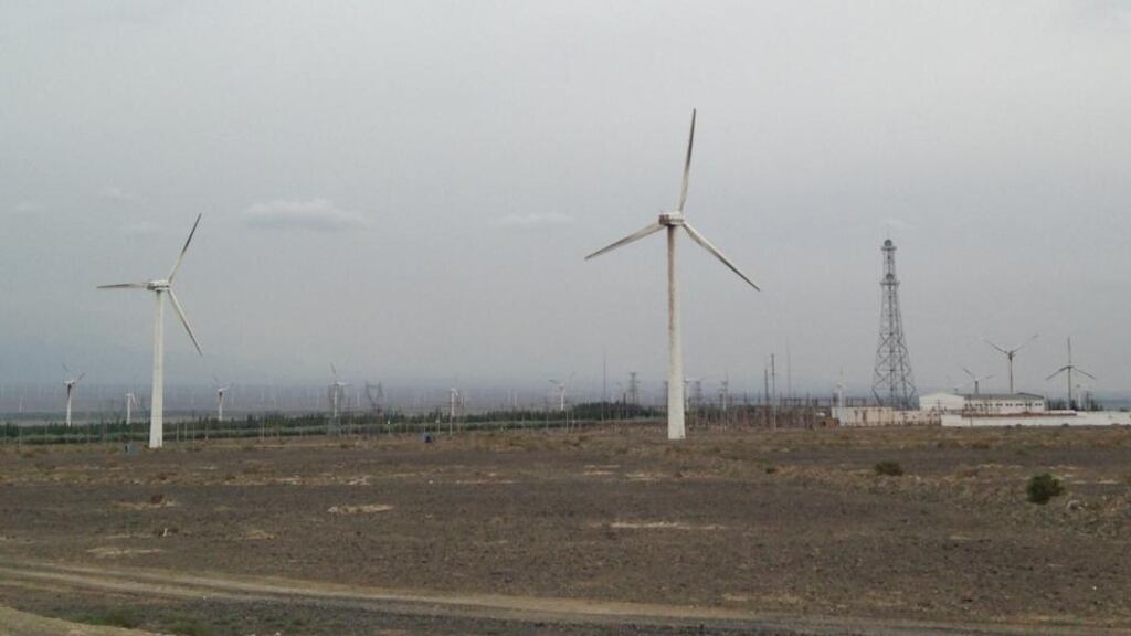 Wulabo wind power plant – By the end of 2013, total installed wind capacity here measured 91.4 gigawatts (GW), around 27 per cent of the world’s total, and the plan is to raise this to 200 GW by the end of the decade