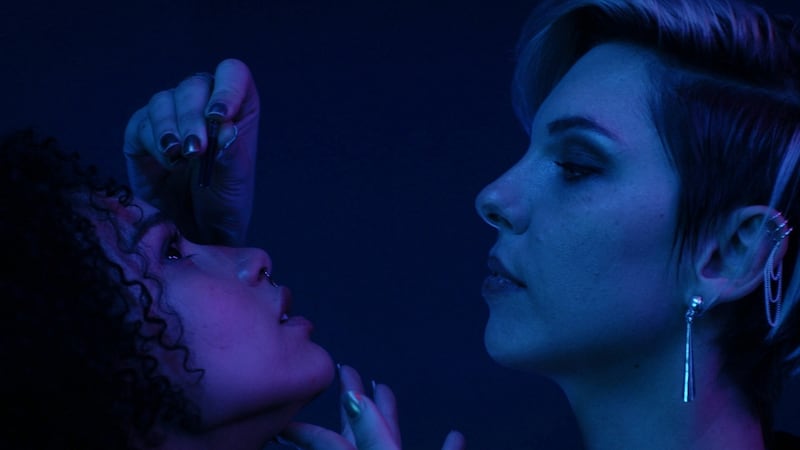 Kimberly Leemans (right) in Spides