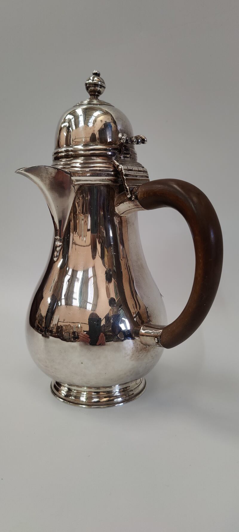 An early 20th-century silver coffee pot (€650-€1,050) at Usher's auction