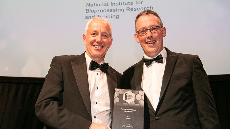 Luke Kieran, Director of Technical Services, Innopharma, presents the Partnership Alliance of the Year award to Barry Shortt, NIBRT.
