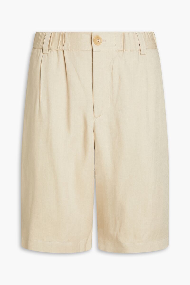 Chino shorts €167 Jacquemus at theoutnet