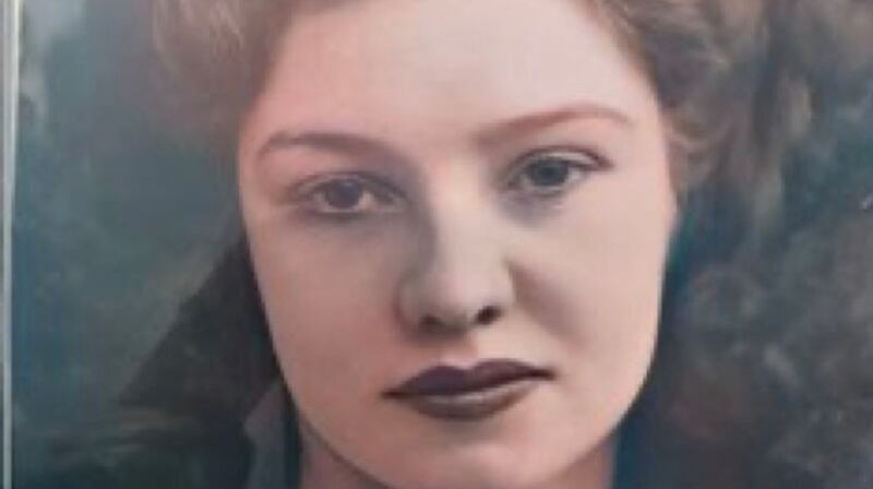 Elizabeth Morris: In 1949 she met postman Tom Morris at a 21st birthday party and they married the following year.