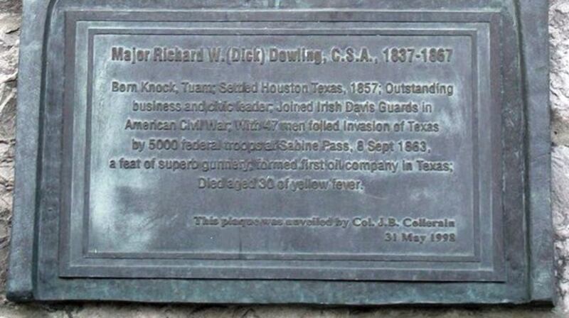 The plaque praises Dowling as a “business and civic leader” and the man who formed the first oil company in Texas. Photograph: Wiki Commons