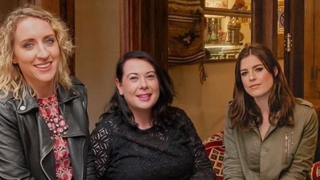 Siún Ní Dhuinn, Sinéad Ní Uallacháin agus Áine Ní Bhreisleáin.