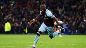 Burnley move within a point of Everton with comeback win