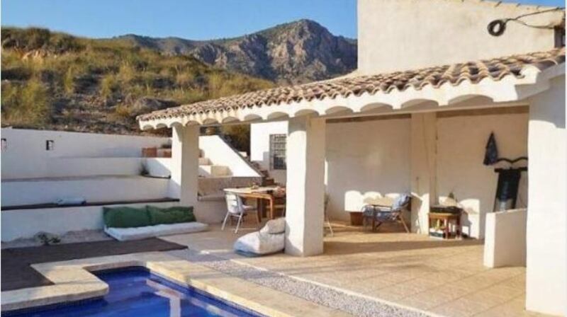 Northeast of Bucharest, this apartment has two bedrooms and proximity to transport.