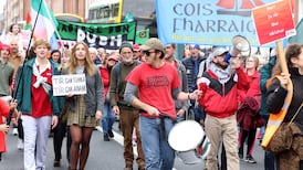 ‘Scrúdú Tiomána don Ghaeilge’ chun an bóthar a réiteach
