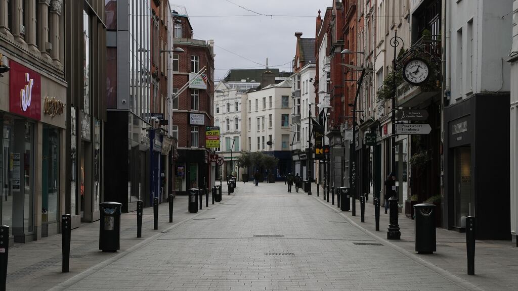 Beagnach folamh: Sráid Grafton i lár chathair Bhaile Átha Cliath. Grianghraf: Nick Bradshaw / The Irish Times
