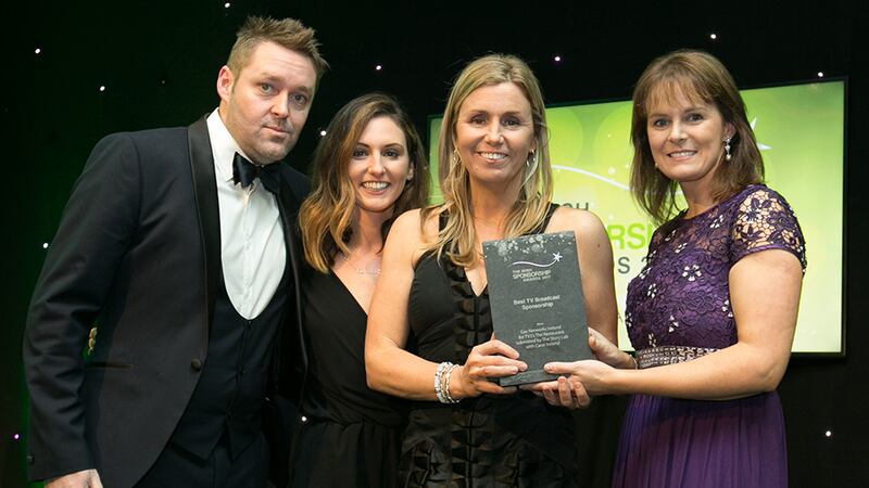 Lorraine Walsh, Head of Marketing, Laya Healthcare, presents the Best TV Broadcast Sponsorship award to Dave Winterlich, Olivia Murphy and Sinead O’Connor, The Story Lab.