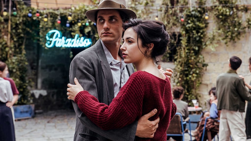 Martin Eden falls for Elena and the bourgeois opulence of her surroundings.