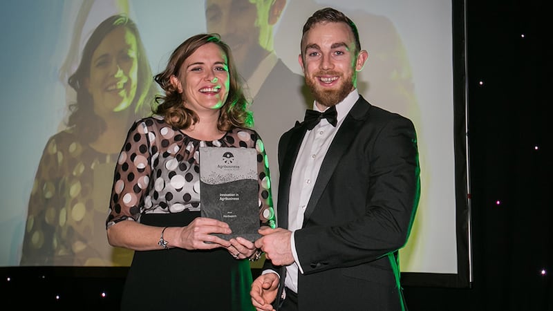 Karen Brosnan, Management Consultant and this year’s awards judge, presents the Innovation in Agribusiness award to James Greevy, Herdwatch