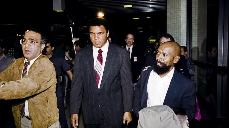 Former heavyweight world boxing champion Muhammad Ali (2nd L) is flanked by unidentified American hostages on December 2nd, 1990 at Amman International airport after their arrival from Baghdad. Ali was instrumental in the release of 15 US hostages held captive in Iraq. Photo: Rabih Moghrabi/AFP/Getty Images
