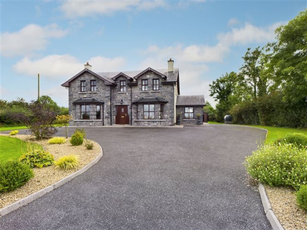 This home is in a scenic area within a short drive from Roosky and Tarmonkerry villages