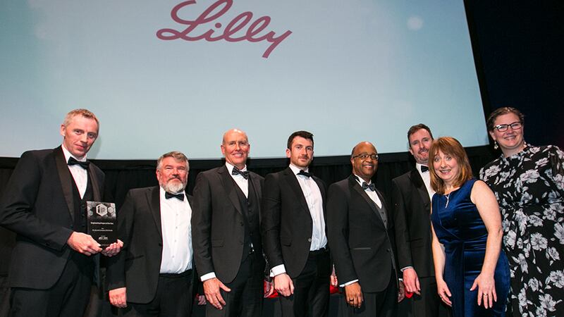 Dermot Browne, Director of Sales and Commercial Ireland, BOC Gases Ireland Ltd, presents the Engineering Project of the Year award to the Eli Lilly and Company team.