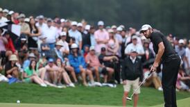 Inspired Cantlay challenges Fleetwood in bid for Tour Championship glory