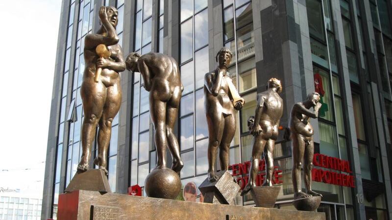 The Untimely Contemporaries statue on Grimmaische Straße