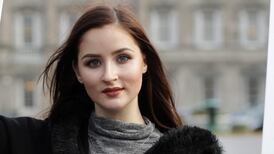 Emilie (22) started experiencing arthritis symptoms in school: ‘I could barely walk’