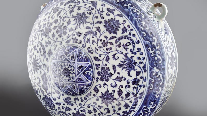 The blue and white Chinese  ceramic flask which Michael Sheppard of Durrow auction house estimates to be valued at  €40,000 to €50,000