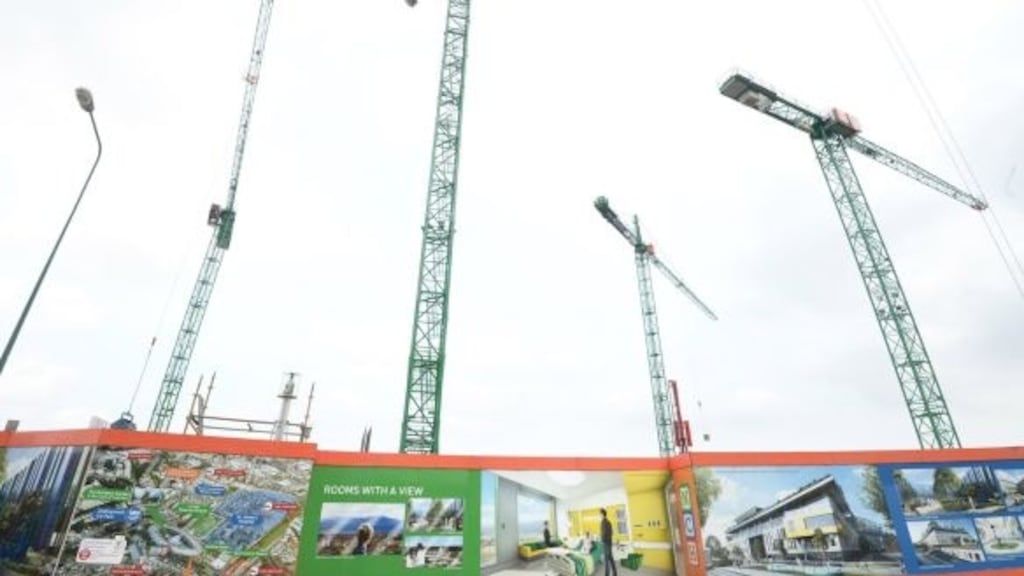 The cost of the new hospital has risen from an estimated € 800 million in 2014, to € 983 million in 2017, and €1.43 billion now.