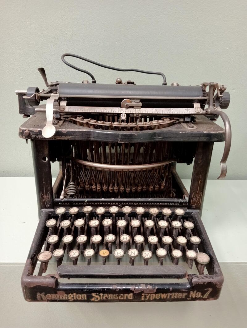 Remington typewriter (estimate: €50-€100)
