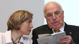 Helmut Kohl blames Gerhard Schröder for euro woes
