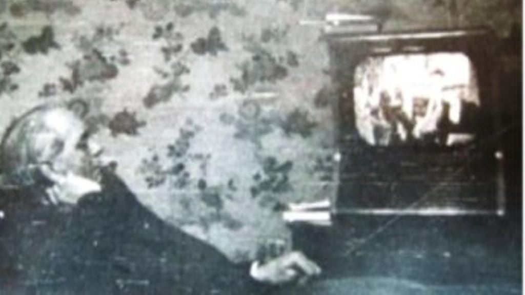 The set, in its polished wooden case, sat on a small table in the corner of Uncle Joe’s heavily furnished sittingroom with its flowered wallpaper and thick curtains