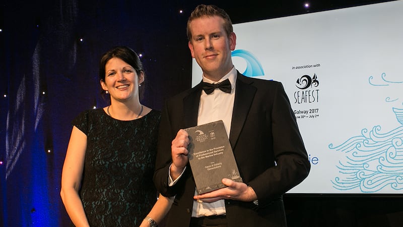 Patricia Comiskey, Ocean Energy Development Programme Manager, Sustainable Energy Authority of Ireland presents the Excellence in the Provision of Professional Services to the Marine Industry award to David Igoe, Gavin & Doherty Geosolutions.