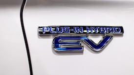 When the battery runs out on a plug-in hybrid, do you have to manually switch to the engine?