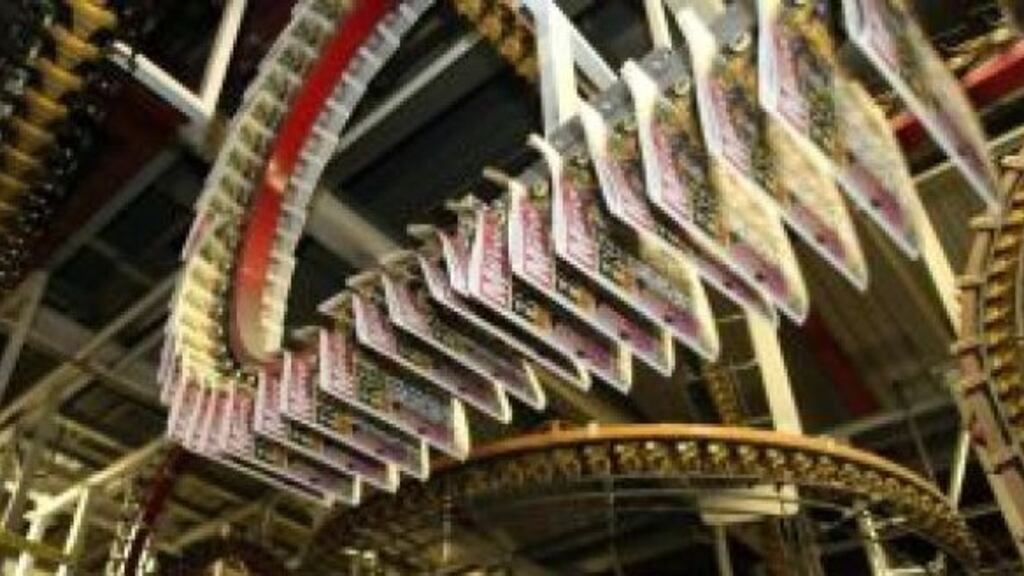 Trinity Mirror has joined other British newspapers in highlighting declining print and circulation revenue and volatility in the advertising market