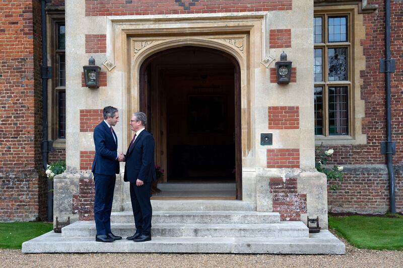 UK prime minister Keir Starmer welcomes Taoiseach Simon Harris to Chequers on Wednesday. Photograph: Carl Court/Pool/AFP via Getty Images